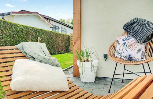 Heinkenszand House | Awesome home in Heinkenszand with WiFi