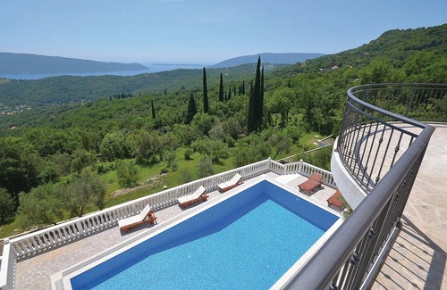 Sasovici House | Awesome home in Herceg Novi with WiFi