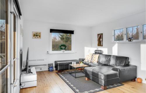 Holbaek House | Awesome Home In Holbæk With Kitchen
