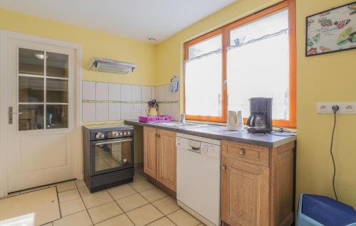 Hucqueliers House | Awesome Home In Hucqueliers With Wifi