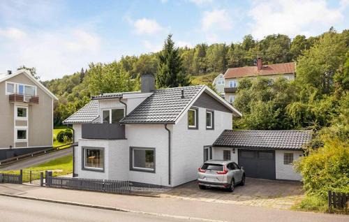 Huskvarna House | Awesome Home In Huskvarna With Wifi