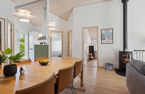 Pøt Strandby House | Awesome home in Juelsminde with kitchen