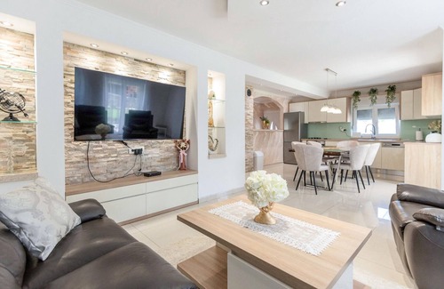 Kamenmost House | Awesome home in Kamenmost with jacuzzi