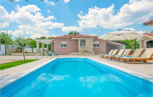 Kamenmost House | Awesome Home In Kamenmost With Jacuzzi