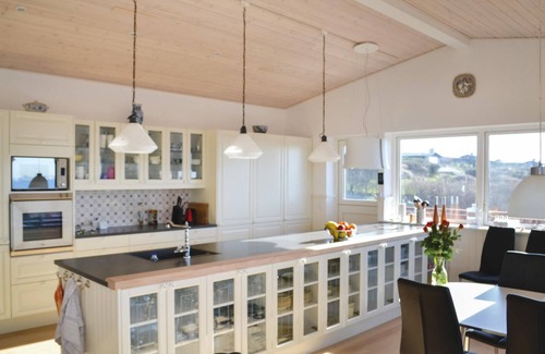 Skødshoved Strand House | Awesome home in Knebel with WiFi