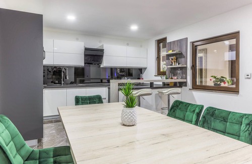 Semeljci House | Awesome home in Koritna with sauna
