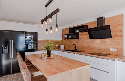 Kuciste House | Awesome home in Kuciste with WiFi
