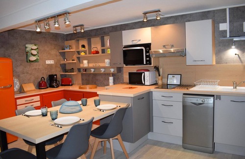 Brelevenez House | Awesome home in Lannion with WiFi