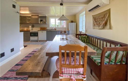 Lidhult House | Awesome Home In Lidhult With Lake View