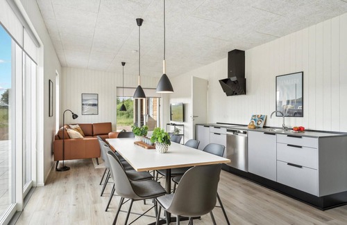 Hjarbæk House | Awesome home in Løgstrup with kitchen