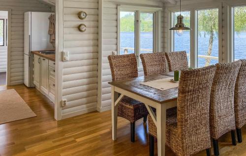 Molnlycke House | Awesome Home In Mölnlycke With House Sea View