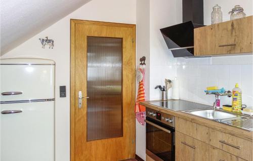 Hunerbach House | Awesome Home In Müllenbach With Kitchen