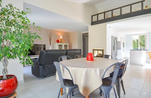 Marguerittes House | Awesome home in Marguerittes with WiFi