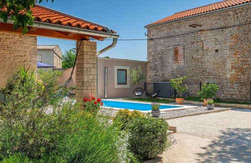 Pinezici House | Awesome home in Marcana