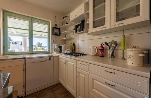 Dobropoljana House | Awesome home in Nevidane with WiFi