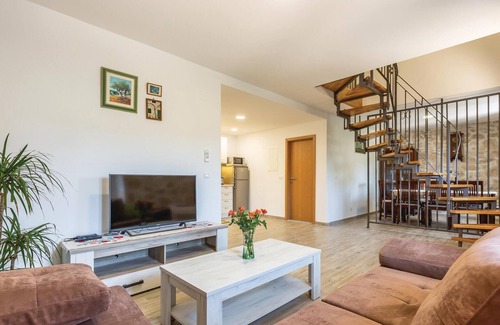 Ploce House | Awesome home in Ploce with jacuzzi