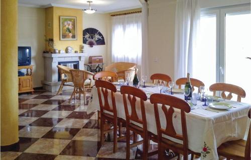 Portman House | Awesome Home In Portman With Kitchen