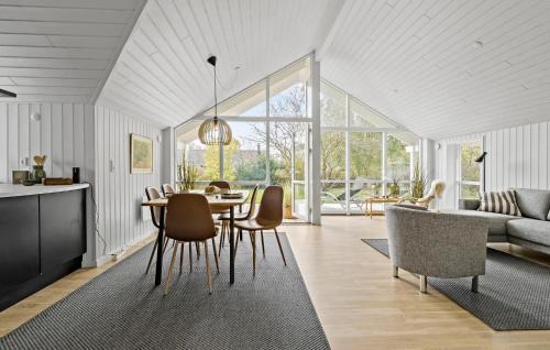 Togeholt House | Awesome Home In Præstø With Wifi