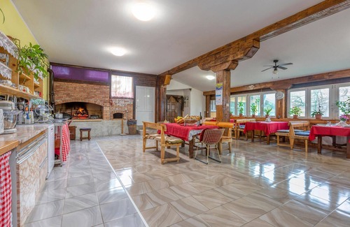 Otocac House | Awesome home in Skare with sauna