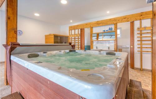 Otocac House | Awesome Home In Skare With Sauna