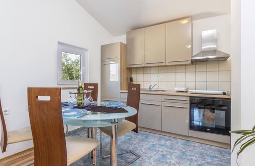 Jursici House | Awesome home in Skicini with kitchen