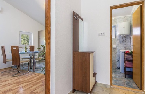 Jursici House | Awesome home in Skicini with kitchen