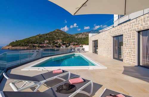 Senj House | Awesome home in Starigrad