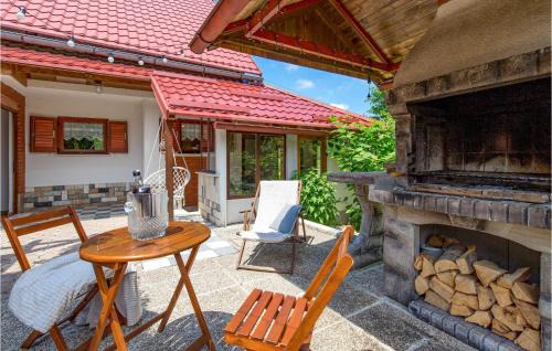 Ravna Gora House | Awesome Home In Stari Laz With Kitchen