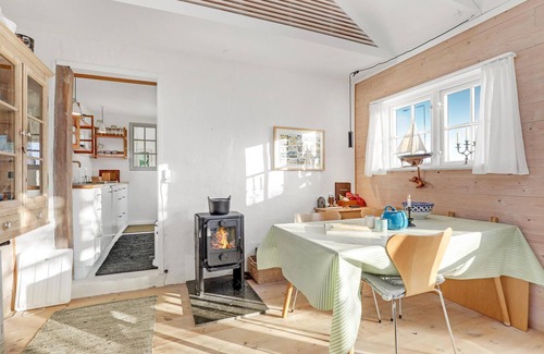 Bolshavn House | Awesome home in Svaneke with WiFi