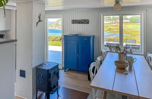 Henan House | Awesome home in Svineviken