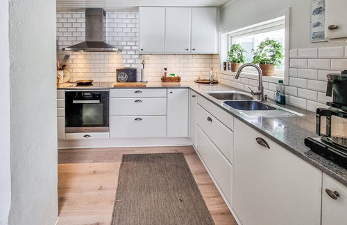 Henan House | Awesome home in Svineviken