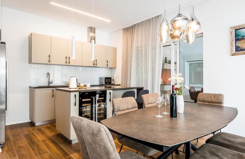 Gornje Planjane House | Awesome Home In Unesic With Outdoor Swimming Pool