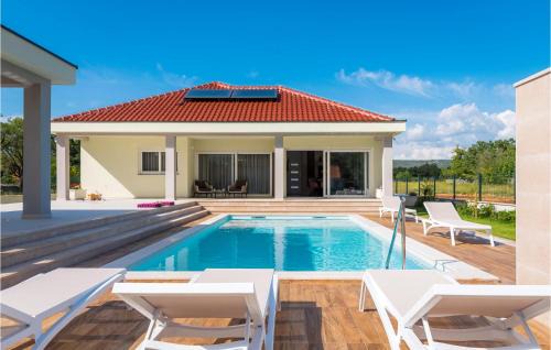 Gornje Planjane House | Awesome Home In Unesic With Outdoor Swimming Pool