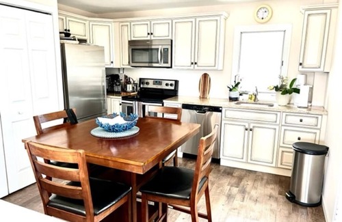 North Beach Haven Condo | Awesome home in Brighton Beach with 2 Bedrooms, Internet and WiFi
