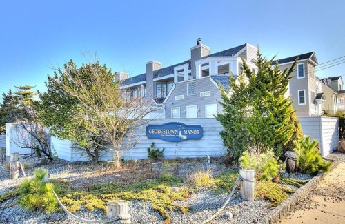 North Beach Haven Condo | Awesome home in Brighton Beach with 2 Bedrooms, Internet and WiFi