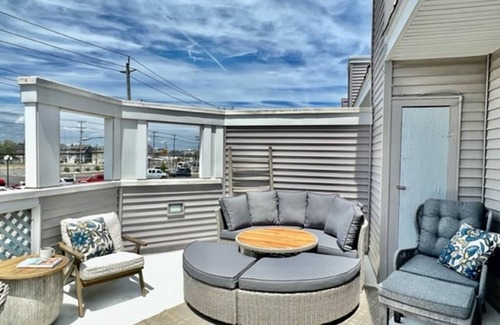 North Beach Haven Condo | Awesome home in Brighton Beach with 2 Bedrooms, Internet and WiFi