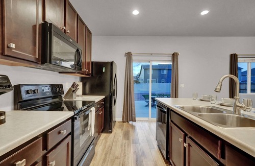 Colorado Springs House | ★Awesome Home★Great Neighborhood★Near Food & Fun★Designed with You in Mind★