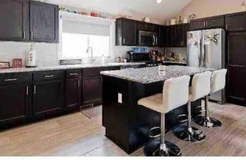 Clawson House | Awesome In Town Home! Near Birmingham,Troy and Royal Oak!