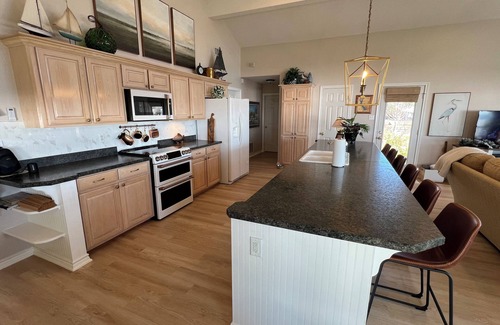 Enchanted Oaks House | Awesome LAKE front cottage offers relaxation and fun! Great for Families!