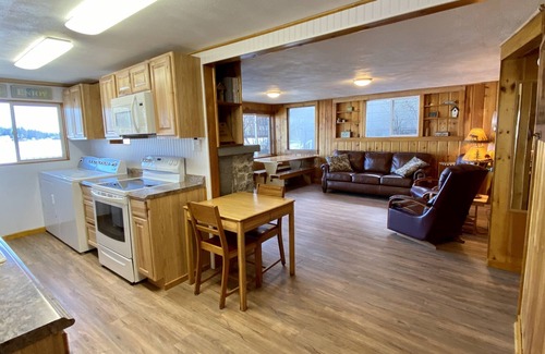 Diamond Lake House | Awesome Lakefront Cabin on Gorgeous Diamond Lake