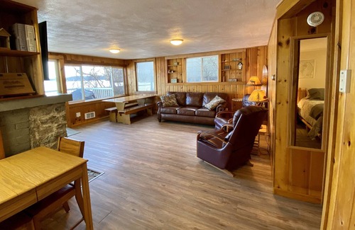 Diamond Lake House | Awesome Lakefront Cabin on Gorgeous Diamond Lake