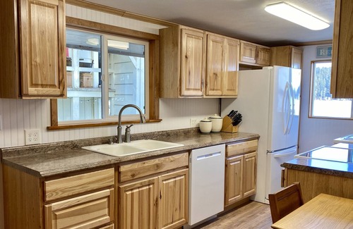 Diamond Lake House | Awesome Lakefront Cabin on Gorgeous Diamond Lake