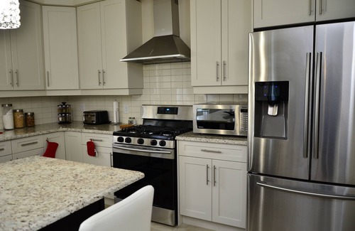 Welland House | Awesome Niagara Falls Getaway!