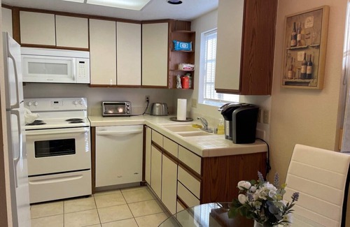 Cathedral City Condo | Awesome one bedroom condo in golf community