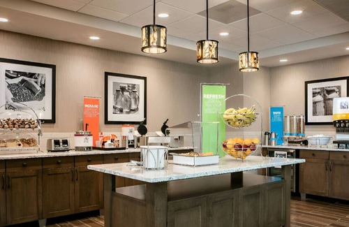 Mason City House | Awesome Queen Room for a Group Vacation