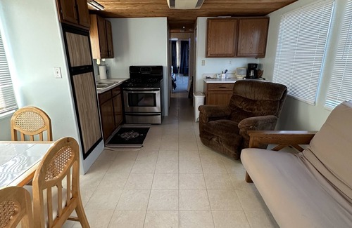 Cocodrie Boat Rental | Awesome retreat on the water with sunrise
