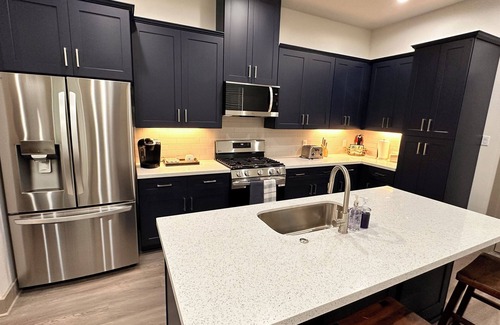 Spring Branch West House | Awesome Stay with Backyard in a New Duplex by City Center, Memorial I-10 & BW-8