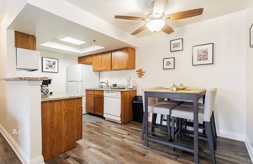 Las Vegas Condo | Awesome Strip Views! Heated Pool, Hot Tub & Gym!