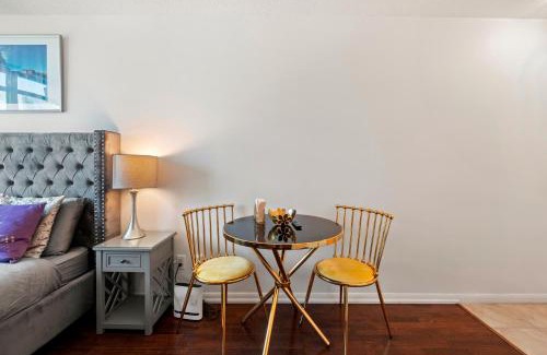 Fort York Apartment | Awesome Studio in Downtown Toronto