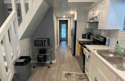 Willis Cabin | Awesome Tiny house on Lake Conroe steps from the Lake
